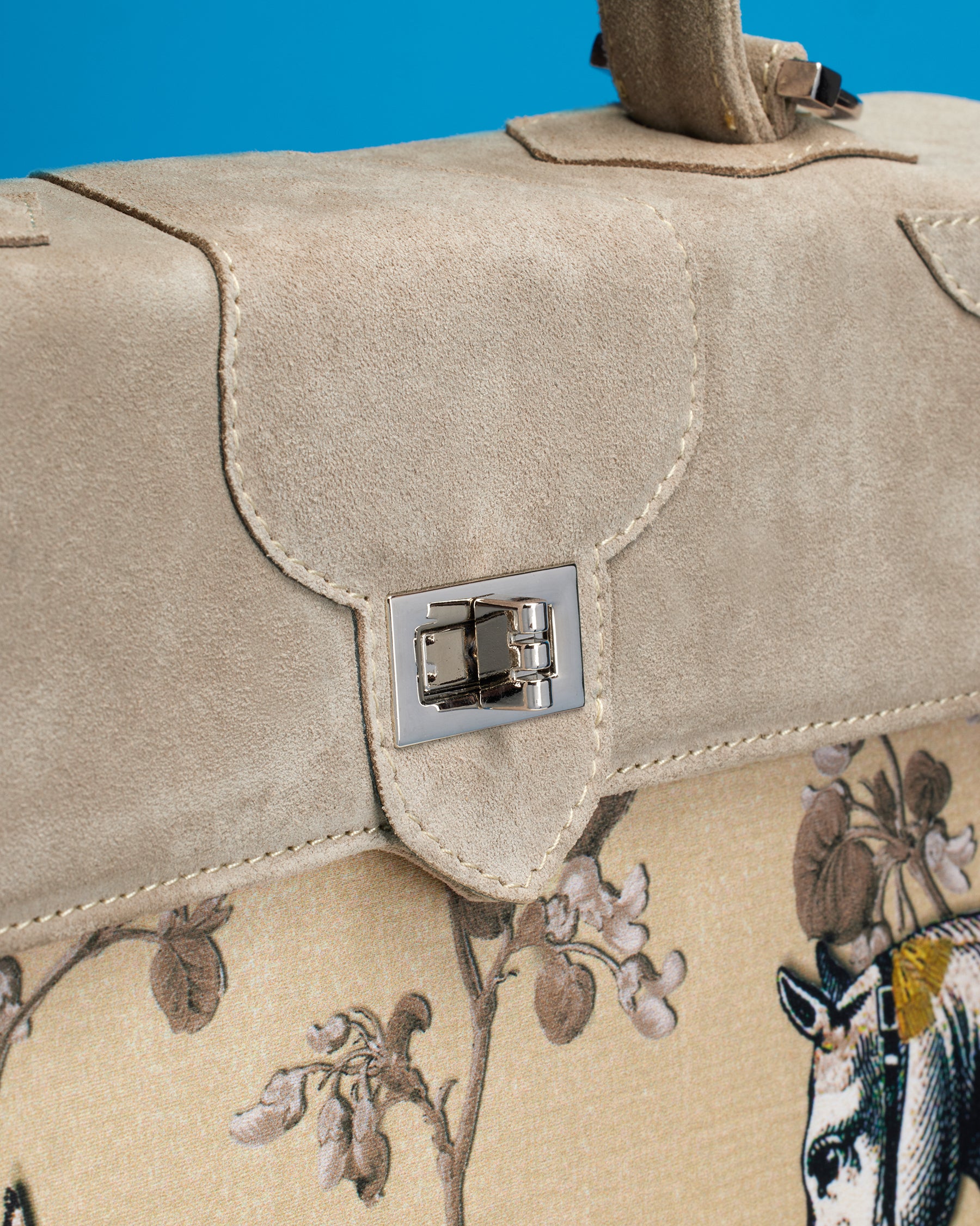 Marquise Paris Recontre Équestre Top Handle Shoulder Bag in Sand-Detail of Buckle Closure