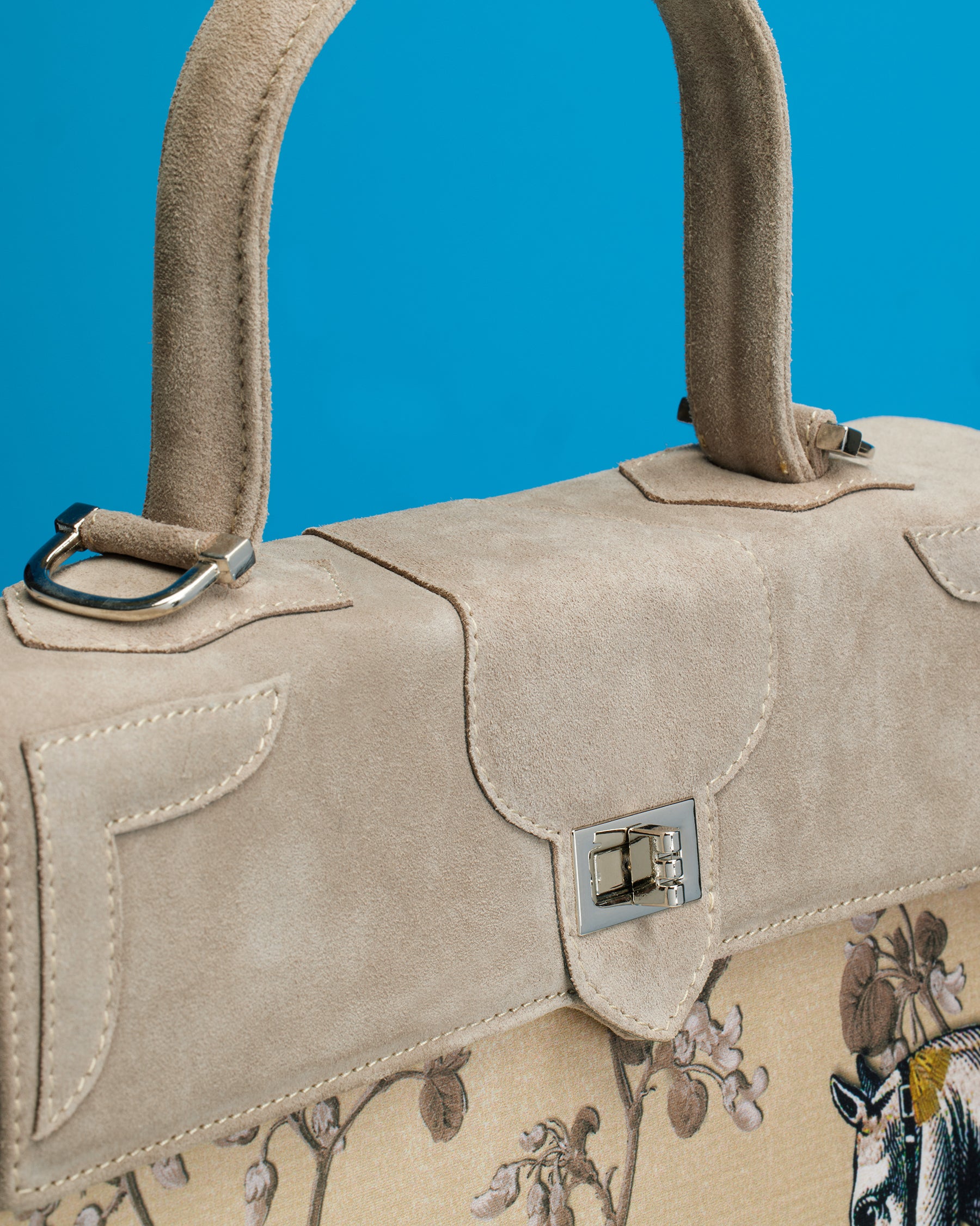 Marquise Paris Recontre Équestre Top Handle Shoulder Bag in Sand-Detail of Handle and Buckle Closure