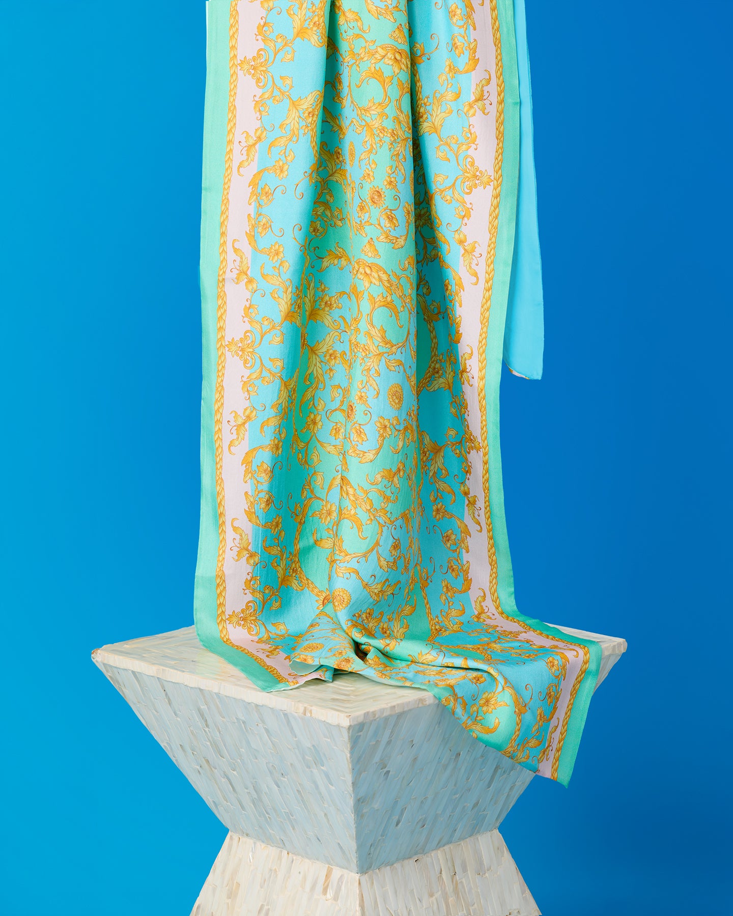 fifichachnil シルクロンパース NicoBlu® Cassidy Silk Shawl in Cap-Ferrat Rococo Pastel