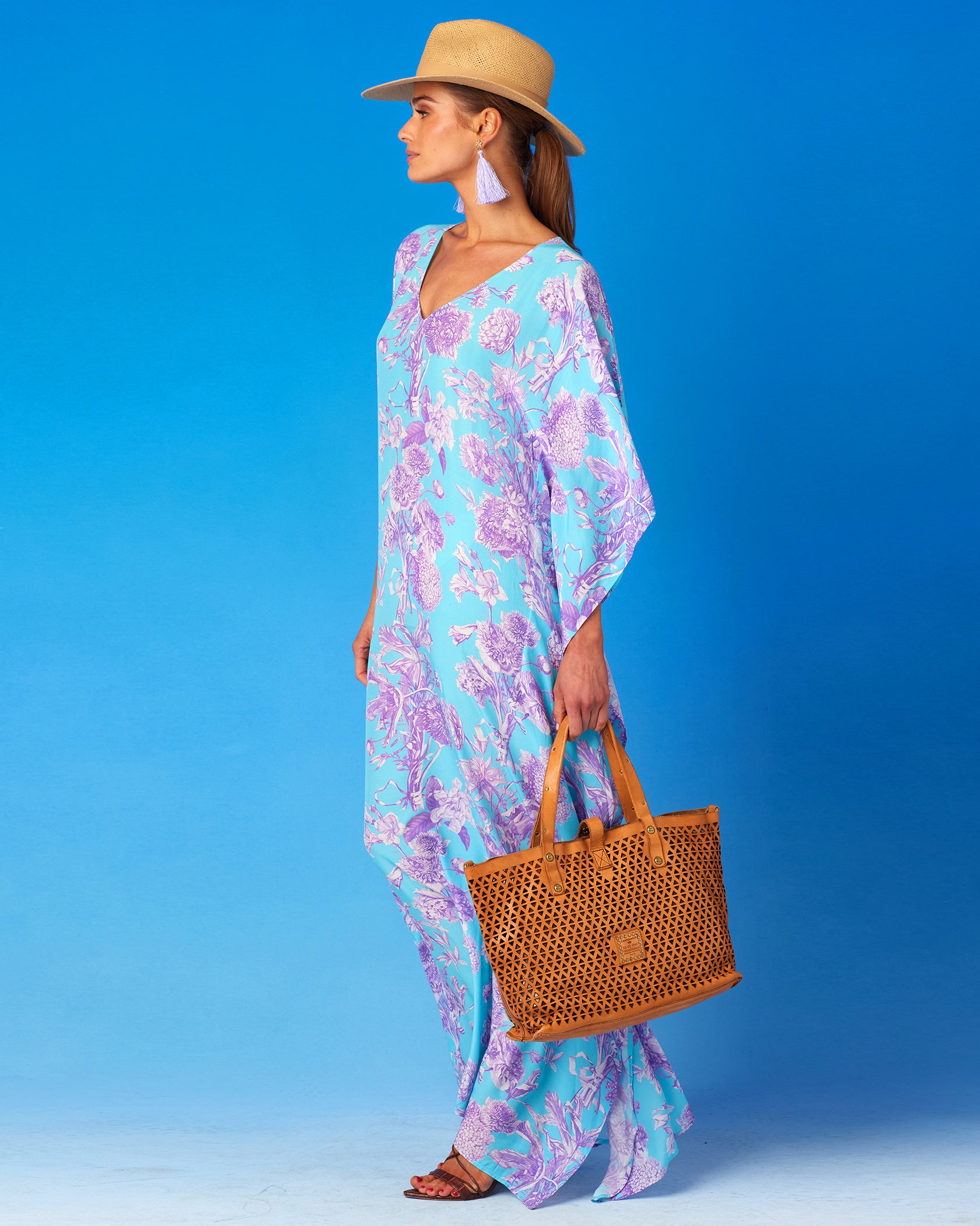 Camille Kaftan in Turquoise and Purple Floral Toile with the Campomaggi Malibu Pyramid Cut Tote Bag in Tan