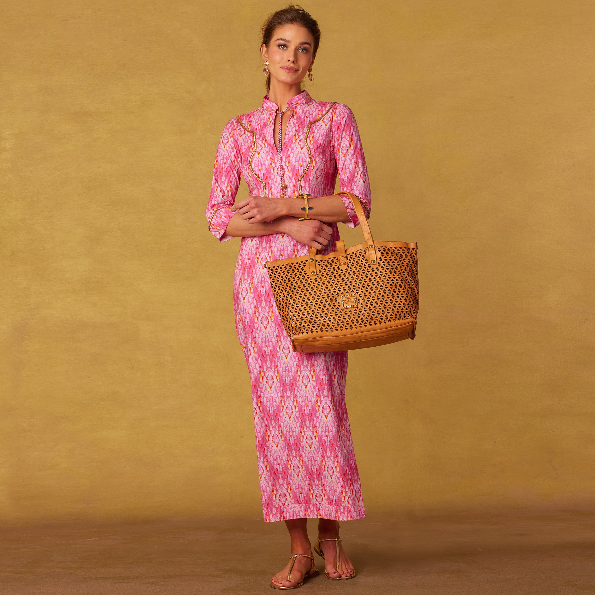 Campomaggi Malibu Pyramid Cut Tote Bag in Tan Worn with the Orchidea Long Tunic Dress in Fuchsia Ikat Print