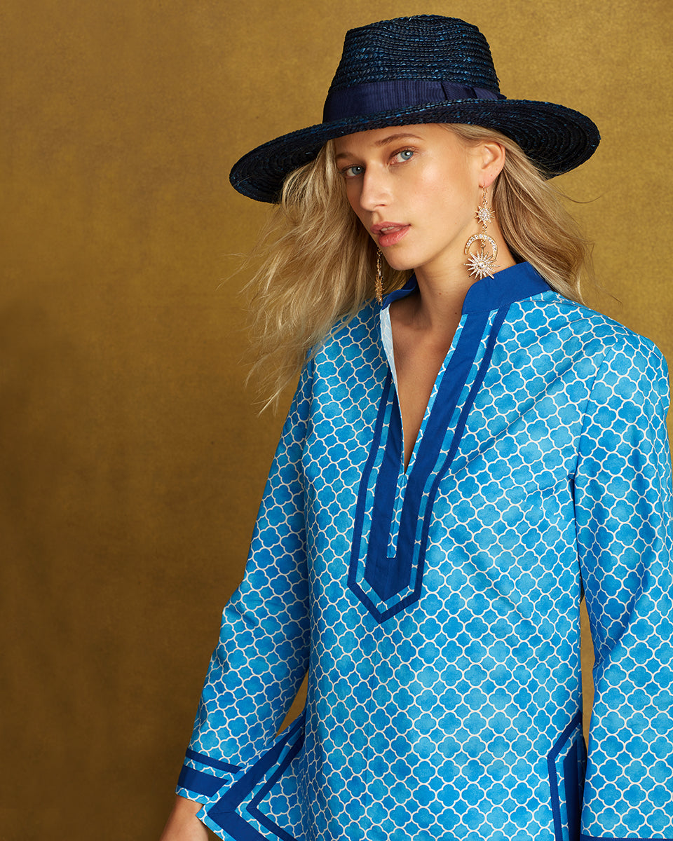 Casual tunic look with straw hat