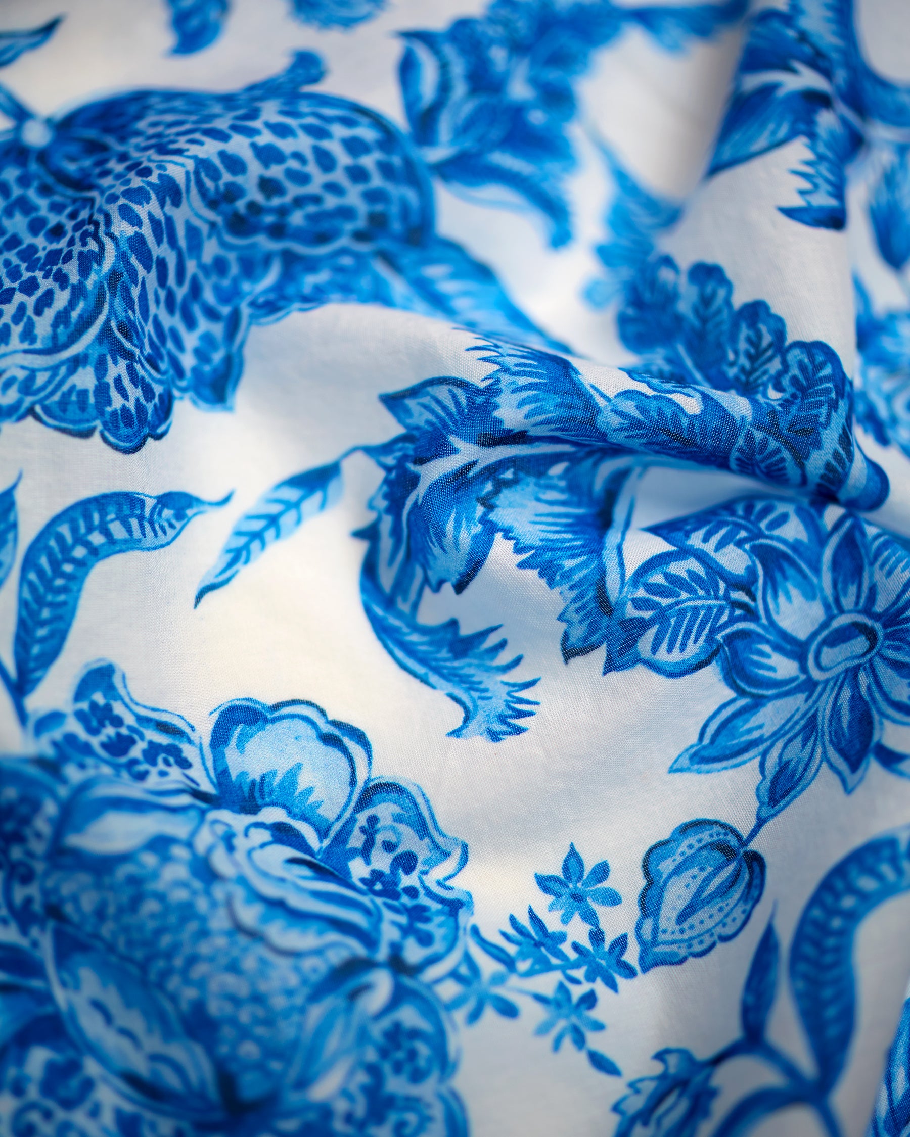 Delftware Blue and White Organic Cotton Pareo detail