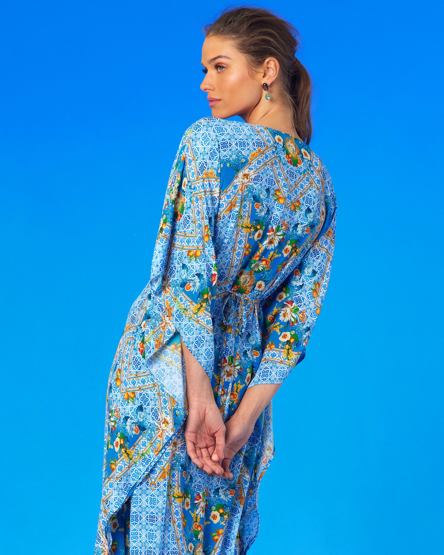 Fiorella Cinched Long Kaftan in Porcelain Print-Showing a closeup view of how the kaftan cinches in the back
