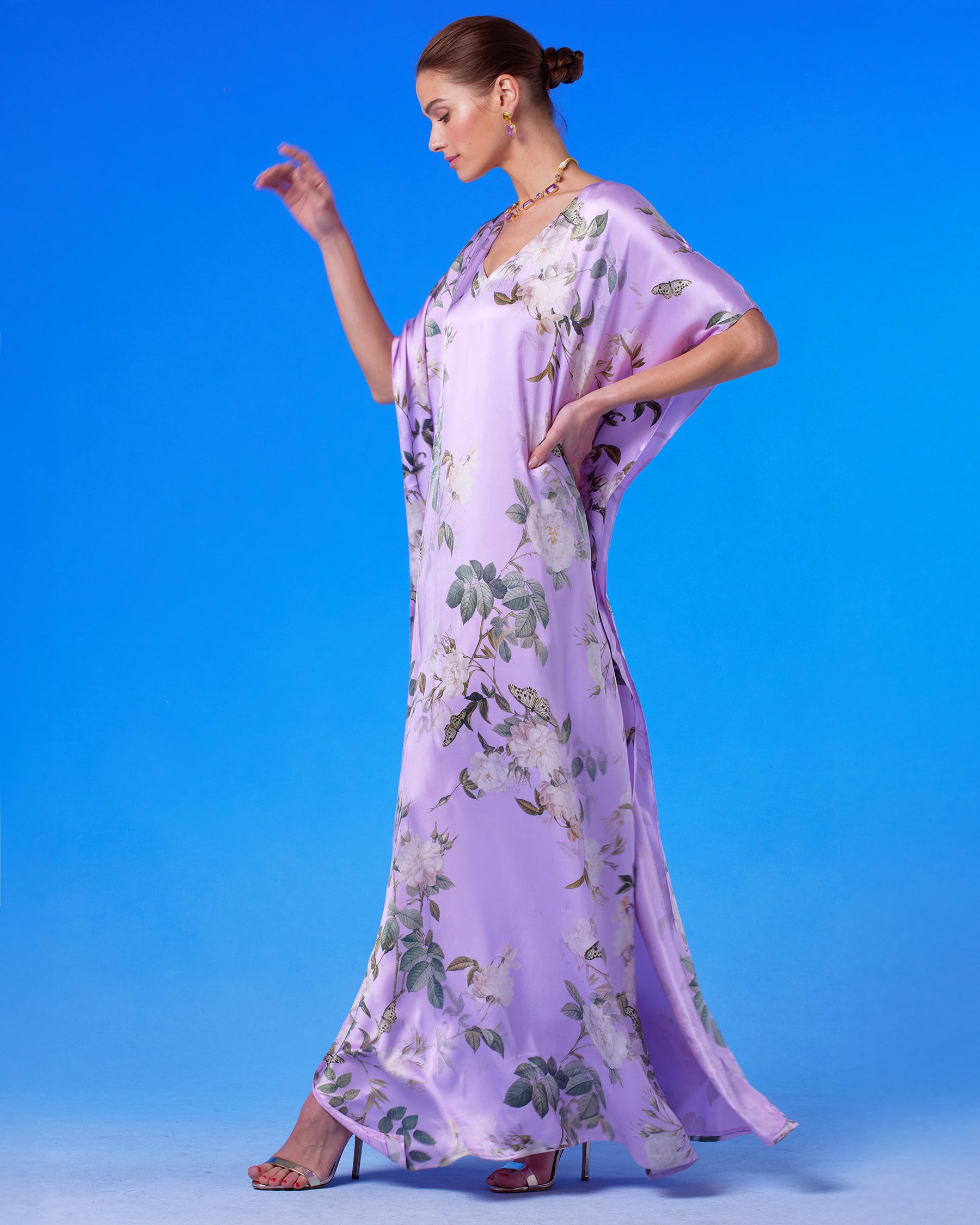 Gwendolyn Silk Kaftan in English Garden with arm up