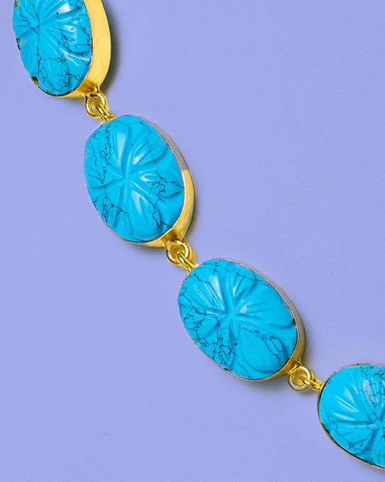 Skye Necklace in Turquoise Colored Stone-Detail