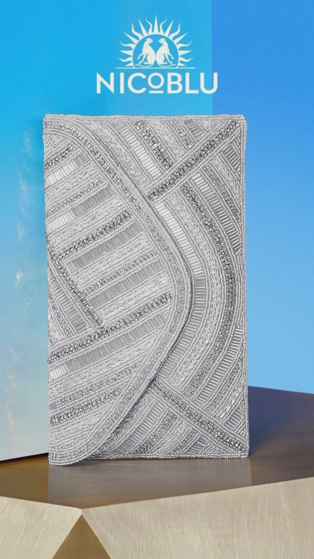 A video of Betty Clutch in Beaded Silver