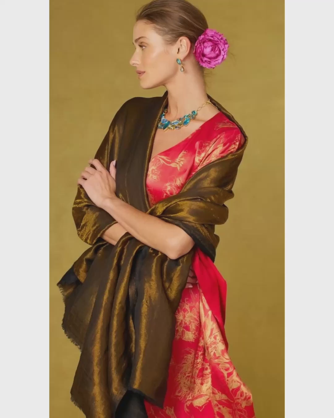Video of the Josephine Reversible Pashmina Shawl in Bronze and Black