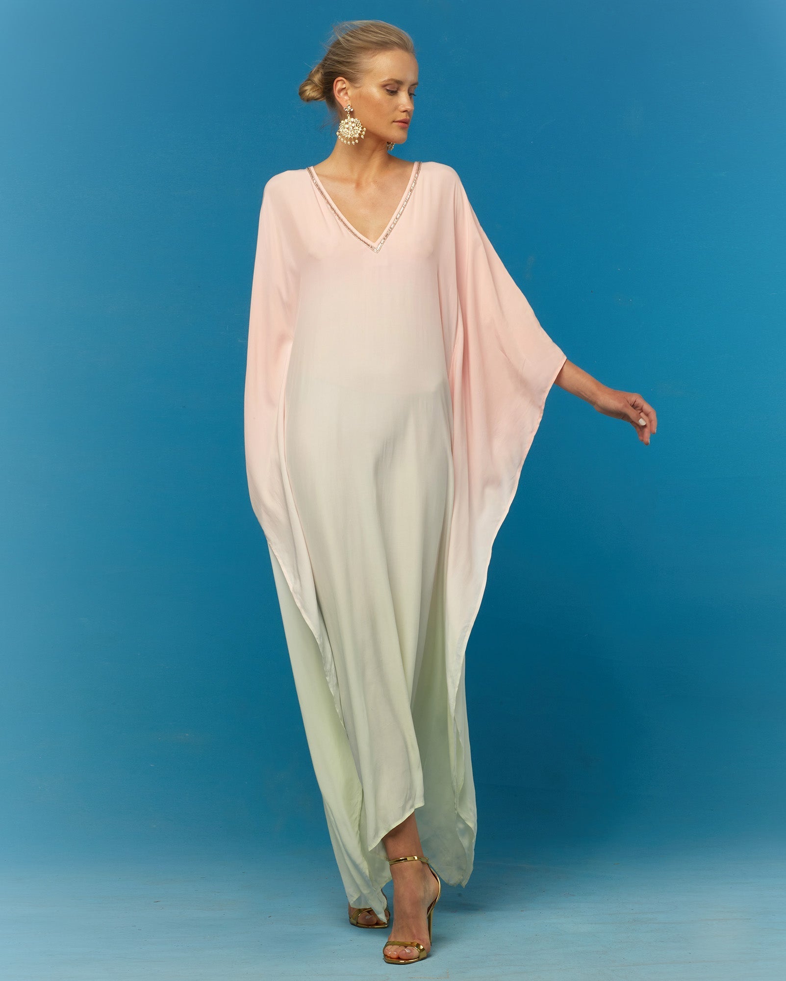 Luna Kaftan en rosa rubor rosa y verde menta Ombre